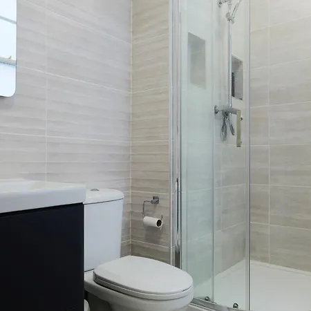 2 Bed Centre